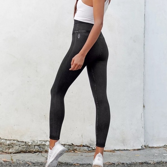 NWOT HAPPINESS RUNS LEGGINGS in washed black- no longer available anywhere!! - Picture 1 of 4